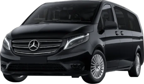 Van Mercedes de Taxi Aéroport Biarritz devant le terminal de l’aéroport.