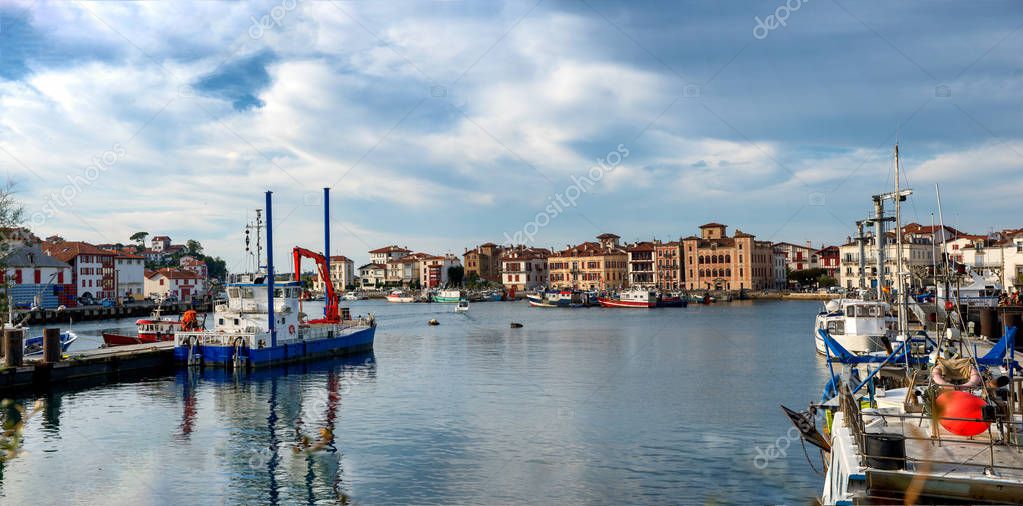 Port de Saint-Jean-de-Luz au coucher du soleil