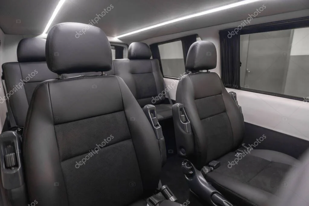 Intérieur confortable d’un van Mercedes pour les passagers