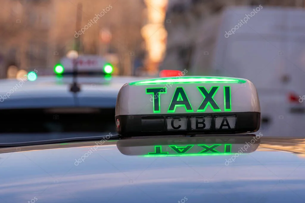 Taxi en ville avec indication de tarif sur le compteur